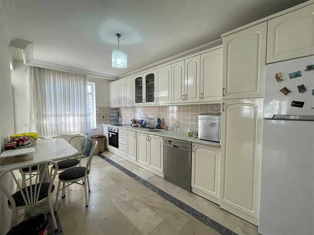 Трехкомнатная квартира на первой линии в районе Махмутлар