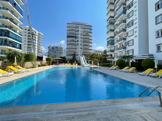 Трехкомнатная квартира на первой линии в районе Махмутлар