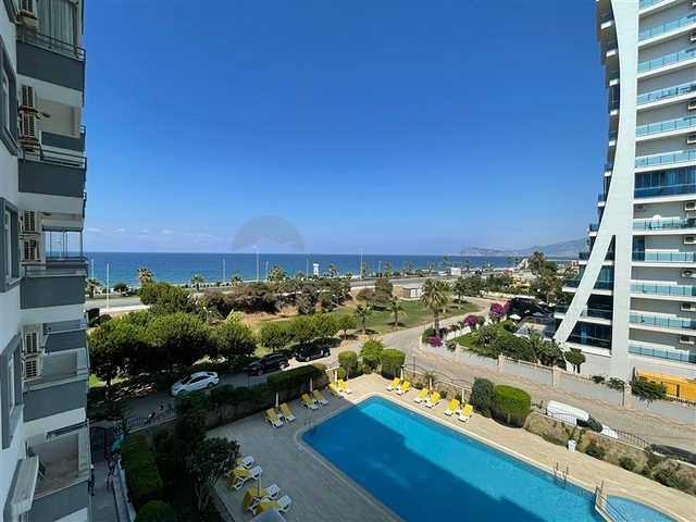 Трехкомнатная квартира на первой линии в районе Махмутлар