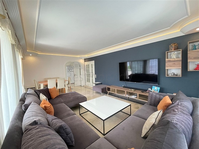 Трехкомнатная квартира на первой линии в районе Махмутлар