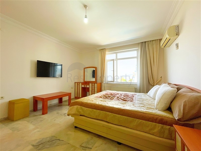 Трехкомнатная квартира на первой линии в районе Махмутлар