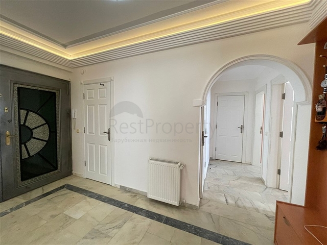 Трехкомнатная квартира на первой линии в районе Махмутлар