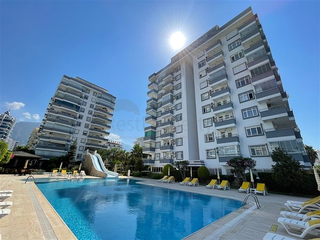 Трехкомнатная квартира на первой линии в районе Махмутлар