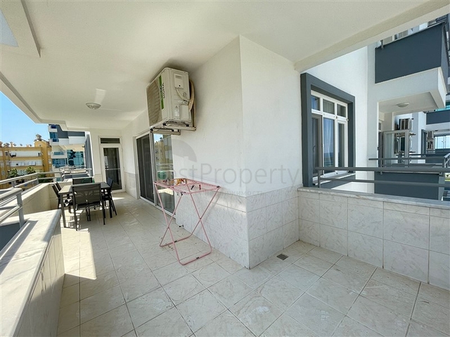 Трехкомнатная квартира на первой линии в районе Махмутлар