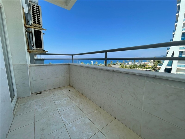 Трехкомнатная квартира на первой линии в районе Махмутлар