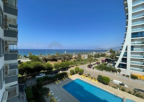 Трехкомнатная квартира на первой линии в районе Махмутлар