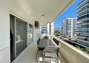 Трехкомнатная квартира на первой линии в районе Махмутлар