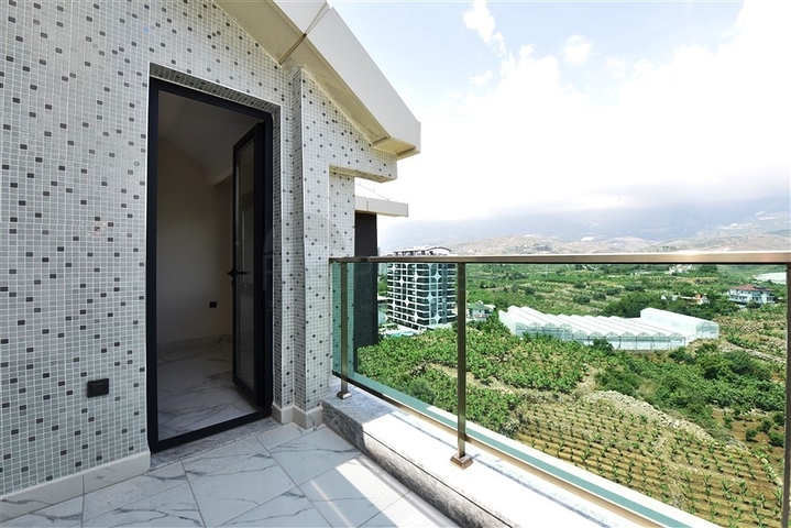 Новый пентхаус 3+1 в районе Махмутлар 750 м от моря