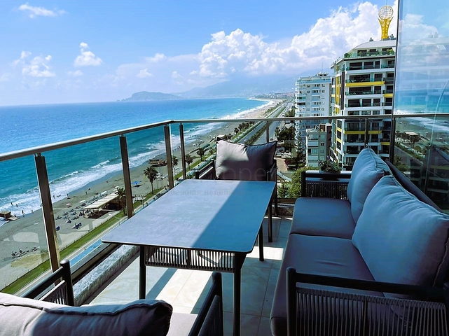 Квартира с панорамным видом на первой береговой линии