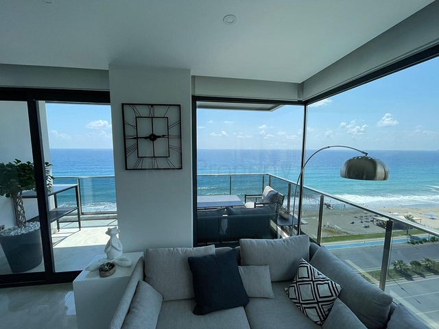 Квартира с панорамным видом на первой береговой линии