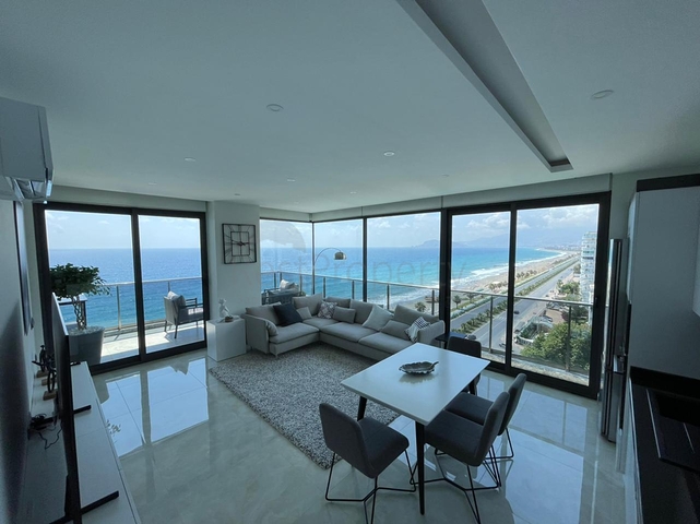 Квартира с панорамным видом на первой береговой линии