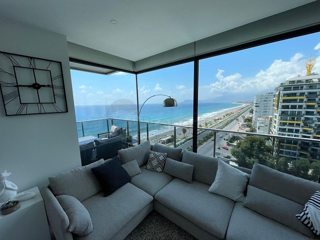 Квартира с панорамным видом на первой береговой линии