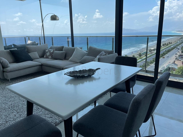 Квартира с панорамным видом на первой береговой линии