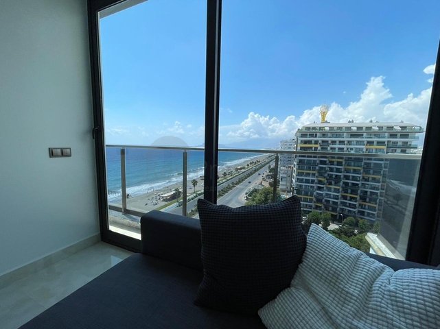 Квартира с панорамным видом на первой береговой линии