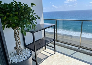 Квартира с панорамным видом на первой береговой линии