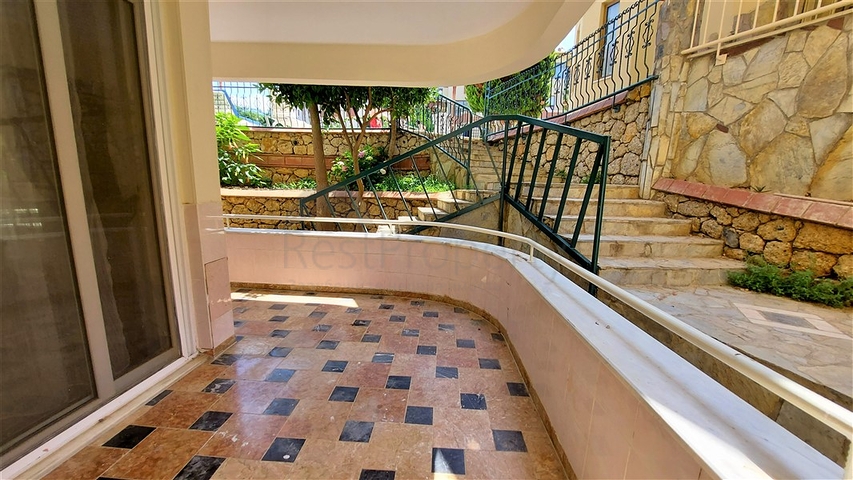 Меблированная трехкомнатная квартира с отдельной кухней 