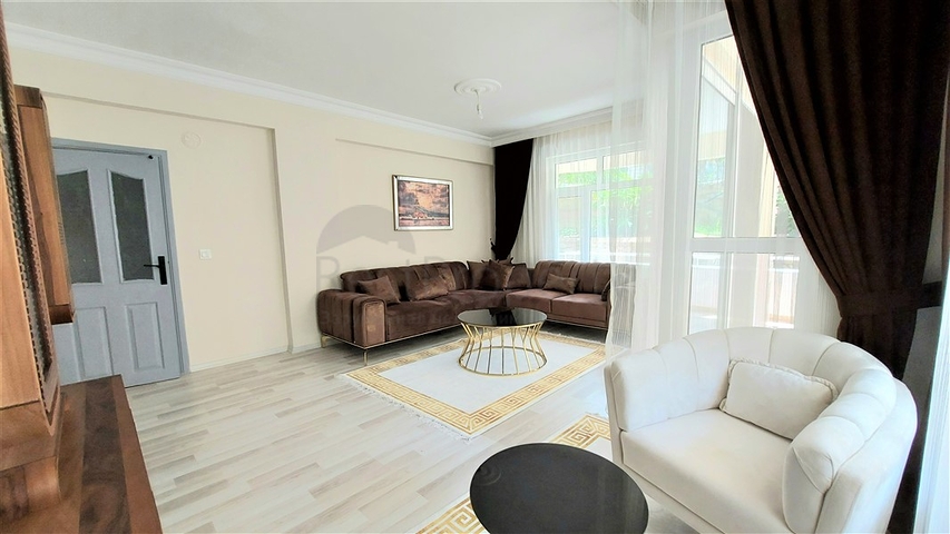 Меблированная трехкомнатная квартира с отдельной кухней 