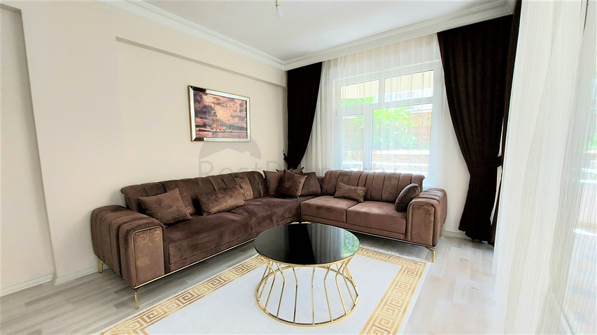 Меблированная трехкомнатная квартира с отдельной кухней 