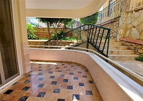 Меблированная трехкомнатная квартира с отдельной кухней 