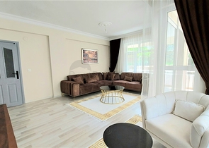 Меблированная трехкомнатная квартира с отдельной кухней 