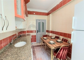 Меблированная трехкомнатная квартира с отдельной кухней 