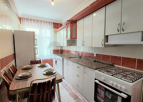 Меблированная трехкомнатная квартира с отдельной кухней 