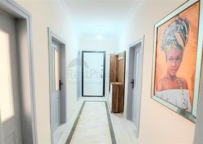 Меблированная трехкомнатная квартира с отдельной кухней 