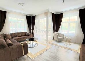 Меблированная трехкомнатная квартира с отдельной кухней 