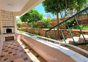 Меблированная трехкомнатная квартира с отдельной кухней 