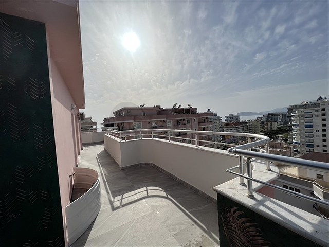 Пентхаус 4+1 в центре района Махмутлар