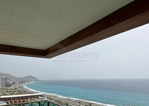 Квартира 2+1 на первой береговой линии в Махмутларе