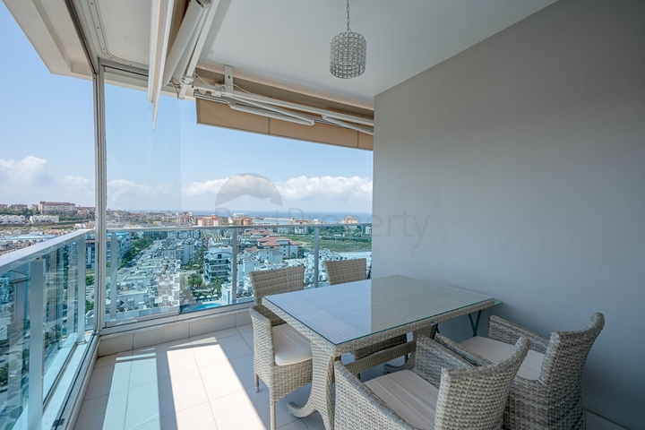 Пентхаус 4+1 с видом на море в люксовом комплексе в районе Авсаллар