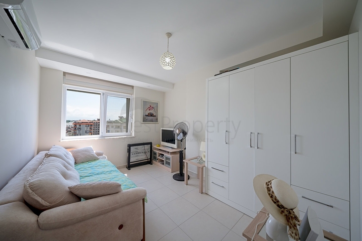 Пентхаус 4+1 с видом на море в люксовом комплексе в районе Авсаллар