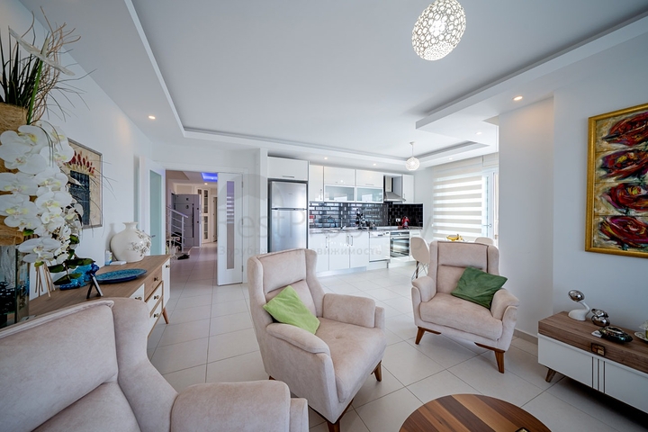 Пентхаус 4+1 с видом на море в люксовом комплексе в районе Авсаллар