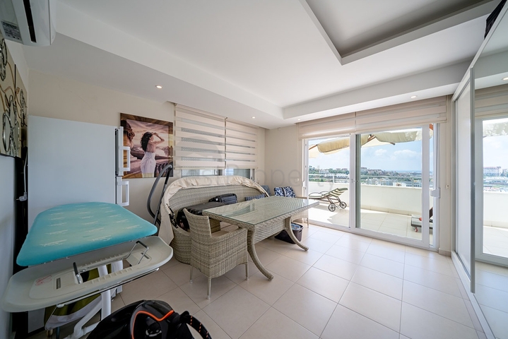 Пентхаус 4+1 с видом на море в люксовом комплексе в районе Авсаллар