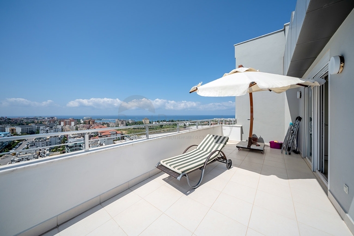 Пентхаус 4+1 с видом на море в люксовом комплексе в районе Авсаллар