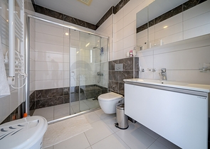 Пентхаус 4+1 с видом на море в люксовом комплексе в районе Авсаллар