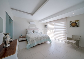 Пентхаус 4+1 с видом на море в люксовом комплексе в районе Авсаллар