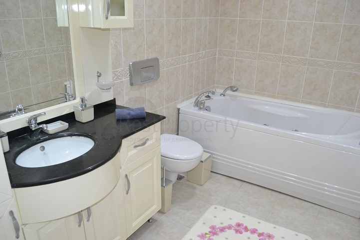 Квартира 2+1 с видом на море в районе Махмутлар