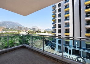 Двухкомнатная квартира с панорамным видом на горы в районе Махмутлар