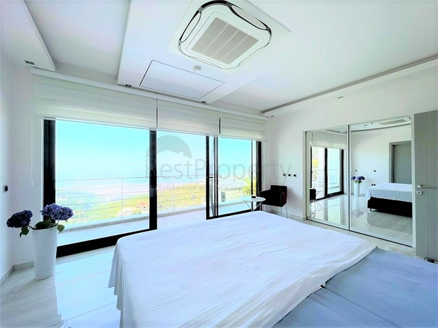 Эксклюзивная вилла с панорамным видом в центре Алании