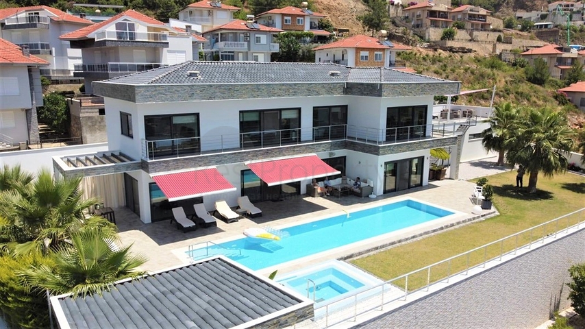 Эксклюзивная вилла с панорамным видом в центре Алании