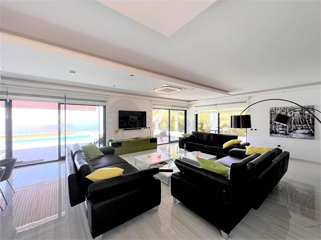 Эксклюзивная вилла с панорамным видом в центре Алании