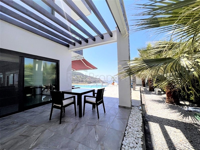 Эксклюзивная вилла с панорамным видом в центре Алании