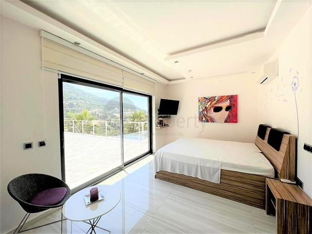 Эксклюзивная вилла с панорамным видом в центре Алании