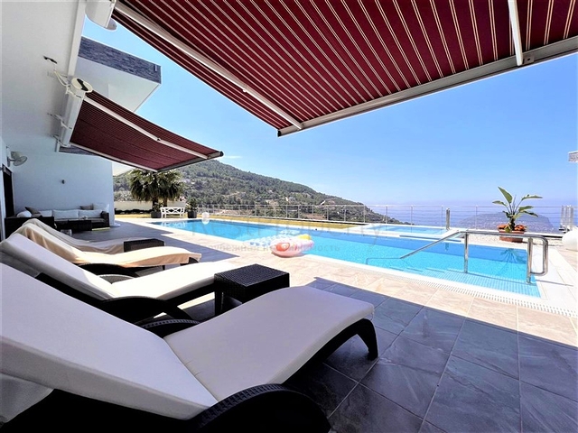 Эксклюзивная вилла с панорамным видом в центре Алании