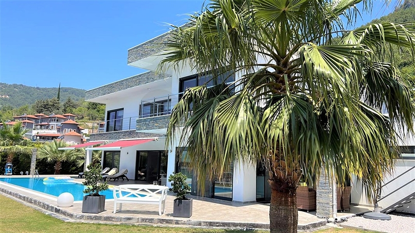 Эксклюзивная вилла с панорамным видом в центре Алании