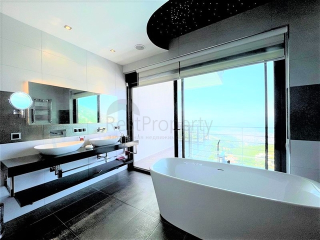 Эксклюзивная вилла с панорамным видом в центре Алании