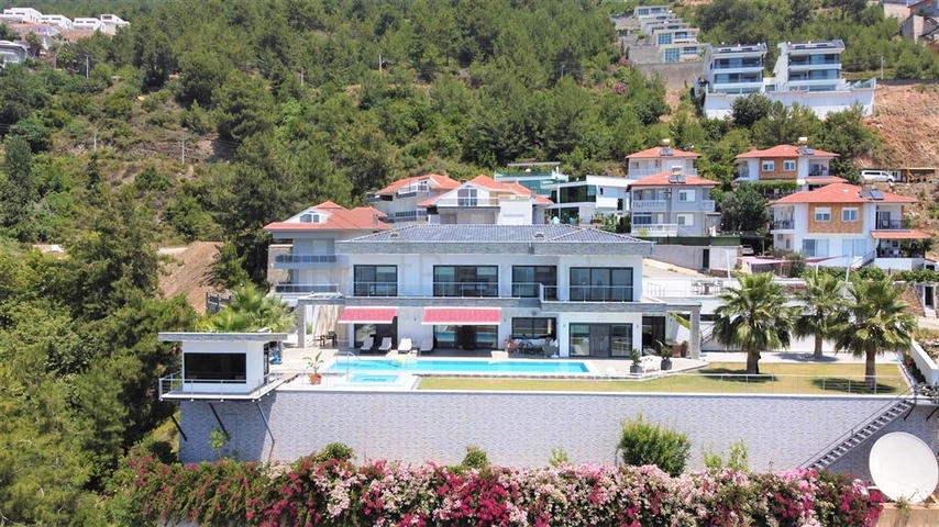 Эксклюзивная вилла с панорамным видом в центре Алании