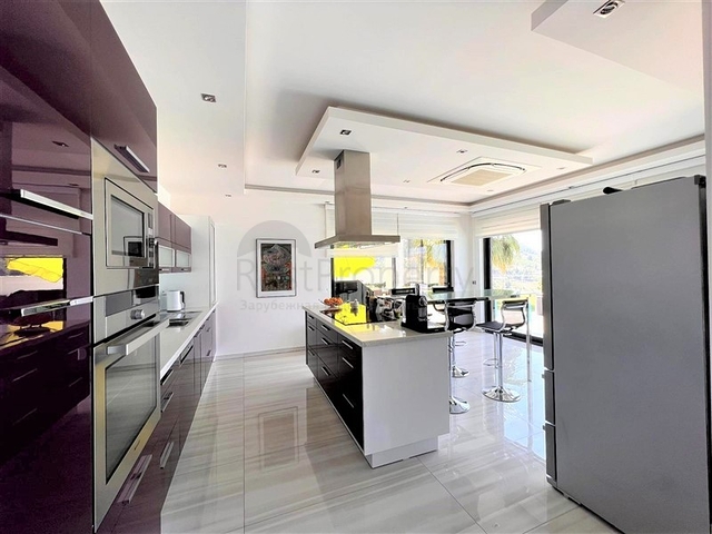 Эксклюзивная вилла с панорамным видом в центре Алании